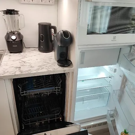 Stylish New Studio In Tikkurila, Apartament Vantaa